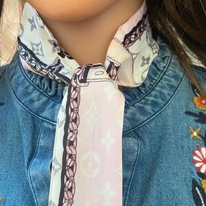 🆕 Designer Inspired Pink and White Twilly Scarf